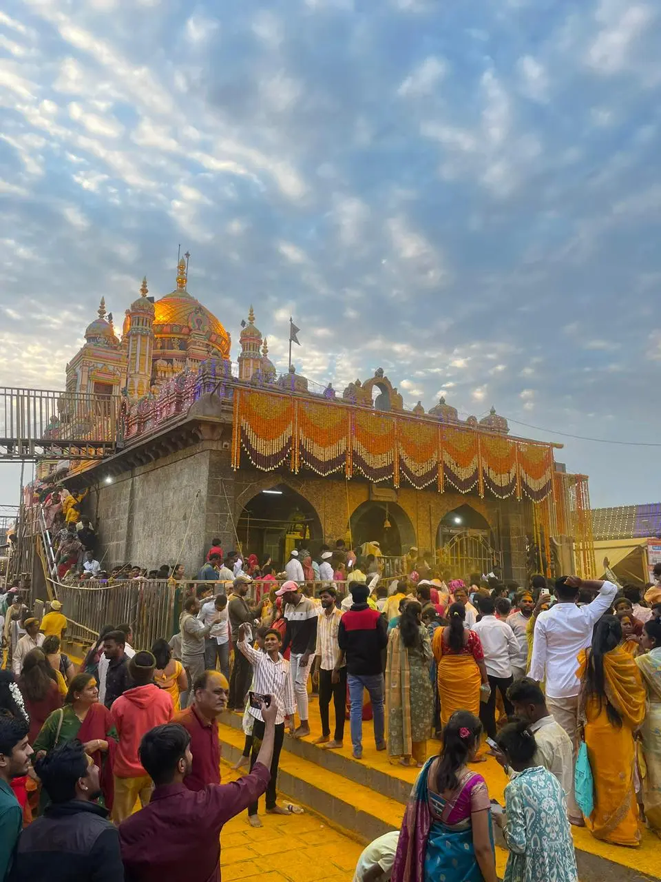 Crowd at Jejuri Khandoba Temple during darshan near Pune with Kadam Tours and Travels